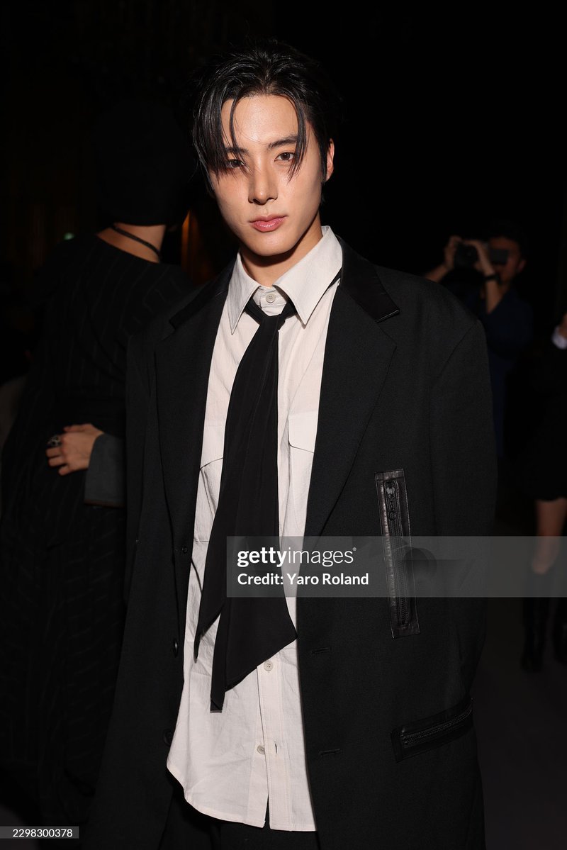 Lee_zii_y's tweet photo. ERIC AT PFW 2027

#ERICxYohjiYamamoto
#에릭 #ERIC https://t.co/9eaPRDzHkk