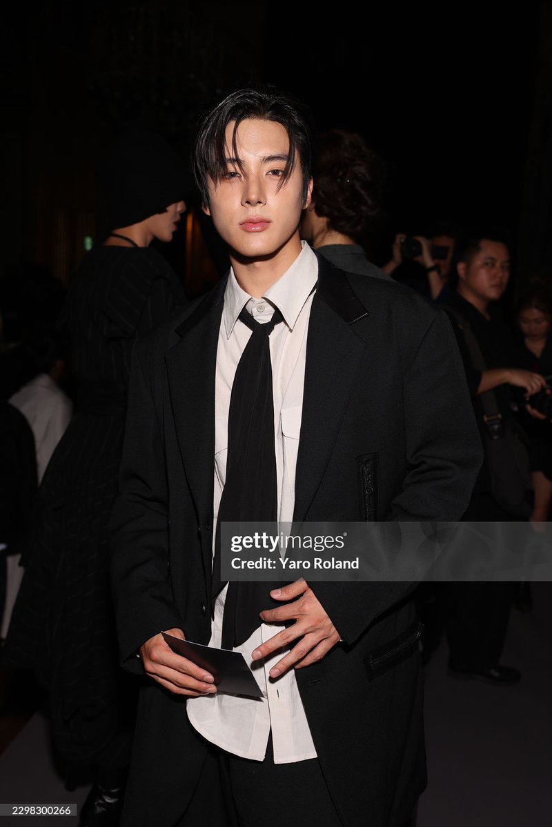 Lee_zii_y's tweet photo. ERIC AT PFW 2027

#ERICxYohjiYamamoto
#에릭 #ERIC https://t.co/9eaPRDzHkk