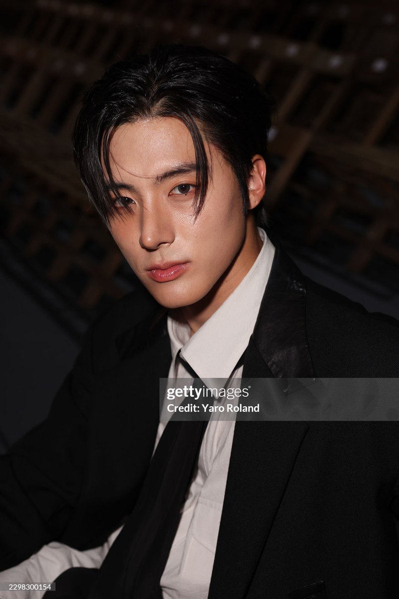 Lee_zii_y's tweet photo. ERIC AT PFW 2027

#ERICxYohjiYamamoto
#에릭 #ERIC https://t.co/9eaPRDzHkk