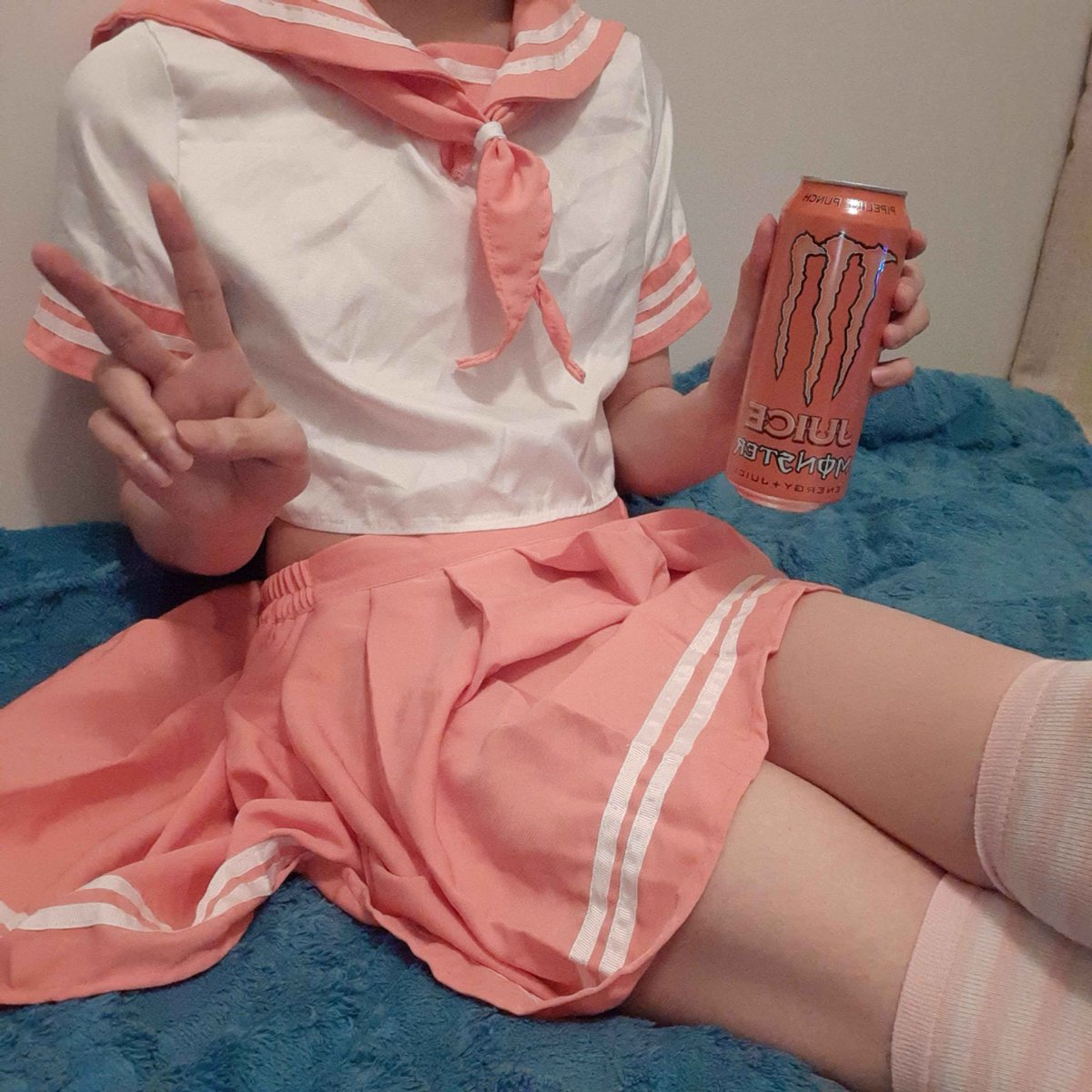 KnightPocky's tweet photo. first time trying Pipeline Punch ^^ accidentally picked a flavor that isn’t zero sugar… oh well, cheat drink today :3
#femboy https://t.co/E3Pf6ZTj5z