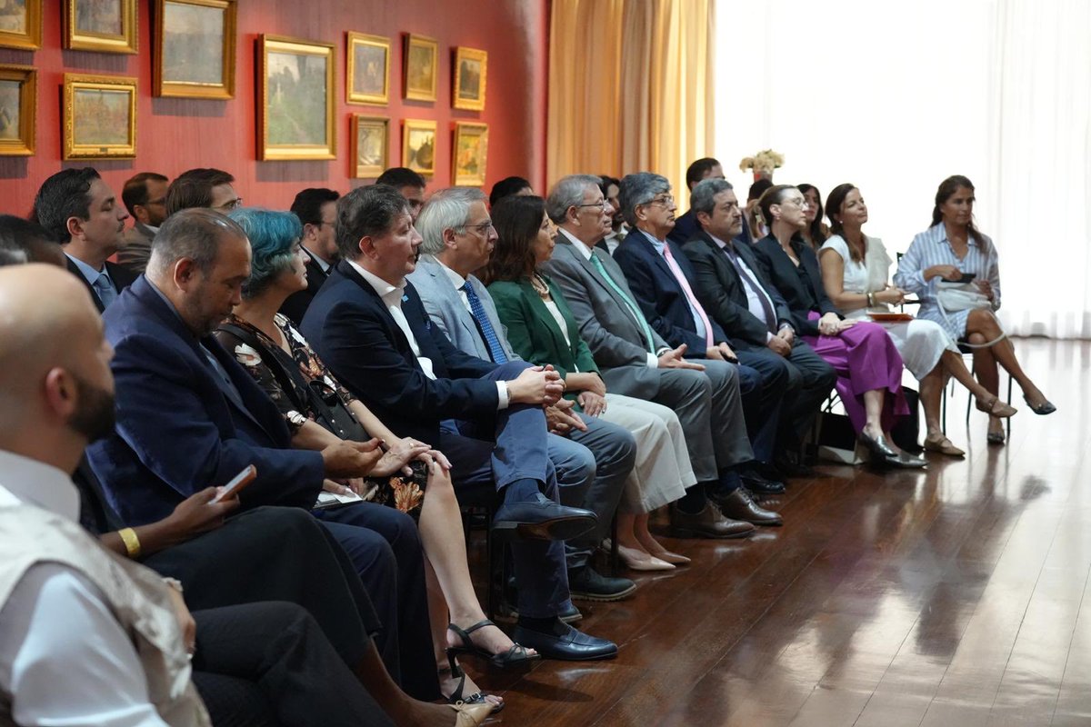 OEA_oficial's tweet photo. La jefatura de la Misión de Observación Electoral de la #MOE_OEA en Brasil se reunió con representantes de los Estados Miembros y países observadores de la Organización para compartir los avances del trabajo y del despliegue de la Misión para las #Eleições2026. El encuentro fue organizado por @EmbaChileBrasil y @EmbaMexBra.

La Misión es posible gracias a las contribuciones financieras de 🇨🇦 🇺🇸 🇮🇹 🇫🇷 🇵🇪 🇹🇷 🇨🇭 🇪🇸 y 🇵🇹.#Eleições2026. 🇧🇷