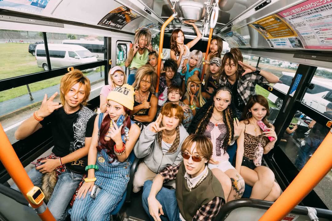 kstsJzx100's tweet photo. 🎵ShowMinorSavage / 類友SWAG

MV出演させていただきました！
めちゃくちゃ楽しい撮影でした😊
関係者各位の皆様ありがとうございました💡

僕の友達も何人か一緒に出演しましたが
個人的にはみろくにパラパラ踊らせたのが1番おもろいw
夜な夜な軽トラいじりながらパラ練しましたww
@369Lv 

#ギャル #ギャル男 #パラパラ #ShowMinorSavage
#類友SWAG