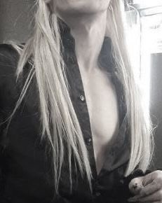 TheBlccdraven's tweet photo. Perhaps I should cut my hair. https://t.co/6RE8OY0uXt