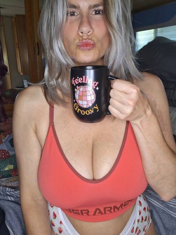 marshalls078's tweet photo. If you don't like real, natural curves then you've landed on the wrong page!! 😚😚 Time for ☕️. Dm me and ask for info ℹ️ 
Happy Humpday and make it Count!! 👌
#coffee #coffeelovers #coffeeshop #coffeebreak #CoffeeLover #CoffeeTime #CoffeeAddict #coffeegirl https://t.co/GCDMgx1OSz