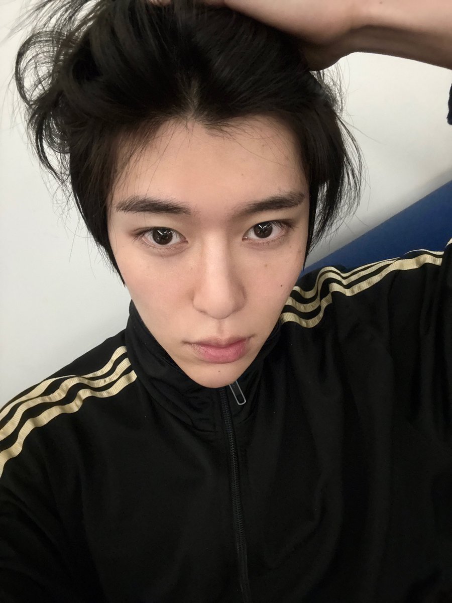 see1saw's tweet photo. 나 쌩얼에 앞머리 휙휙 까버린 사진 좋아하네 https://t.co/T3z5kdugsx