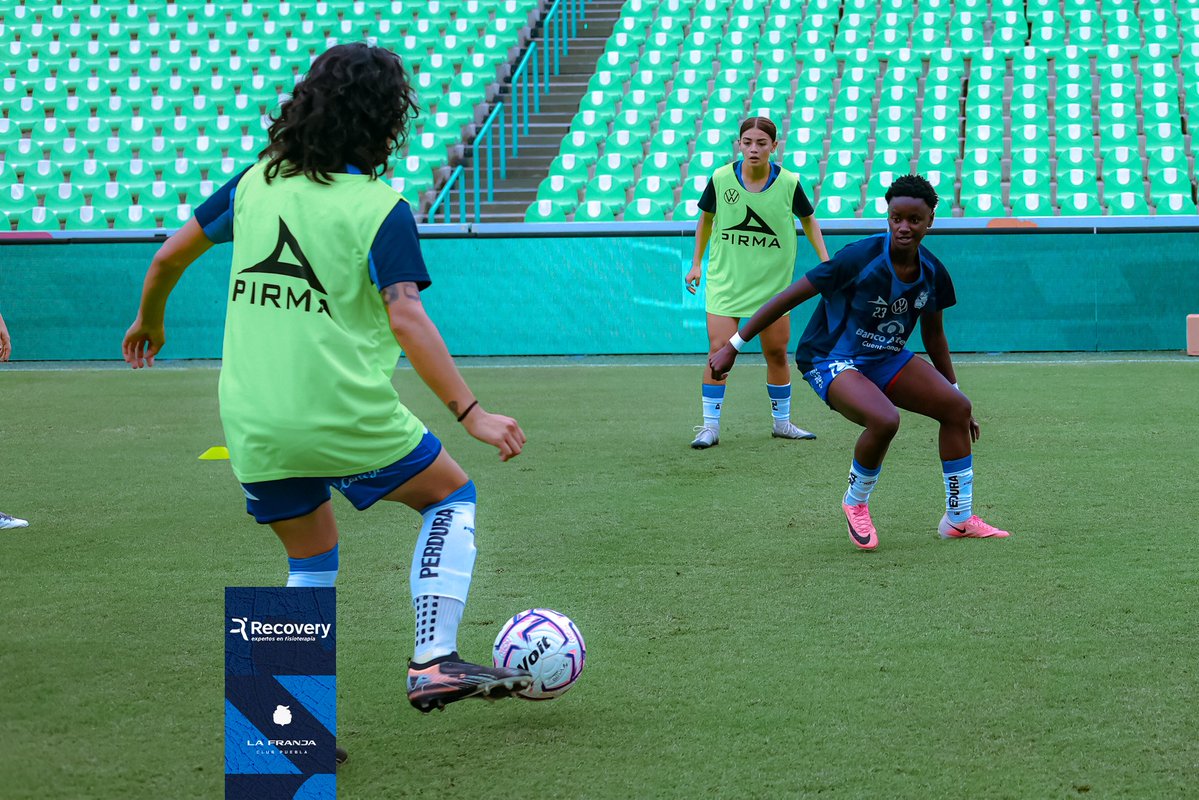 ClubPueblaFem's tweet photo. Le metimos candela a las piernas 🔥 para entrar potentes a todos los balones.

¡VAMOS PUEBLA! 🔵Mira aquí el partido EN VIVO 📺 en @tubi_mx 

#LaFranjaNosUne🎽 https://t.co/LfVQ6VZVsh