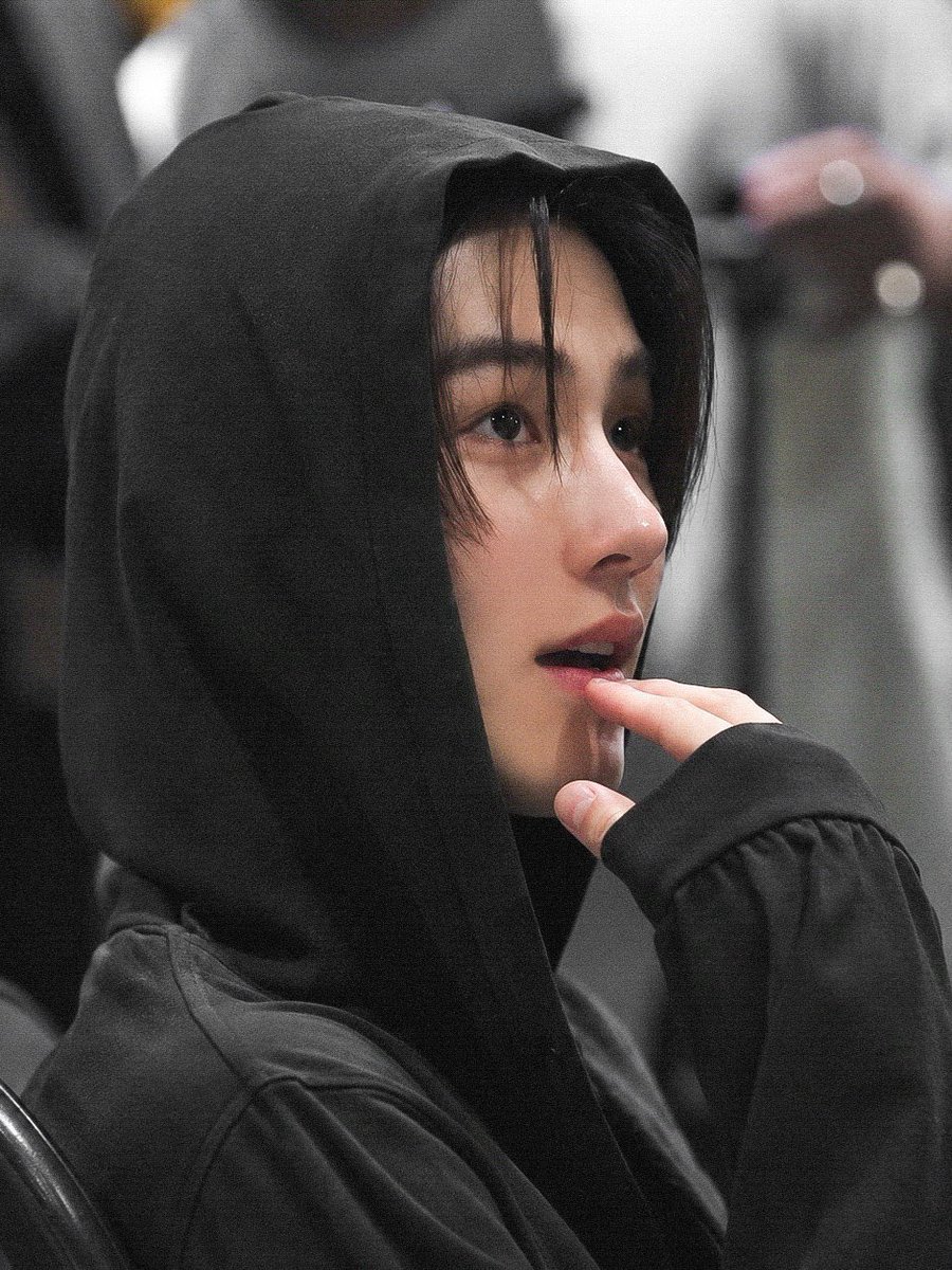 seanvrs's tweet photo. cantik, selalu cantik kamu seonghyeon <3 https://t.co/u0mmhQilPa
