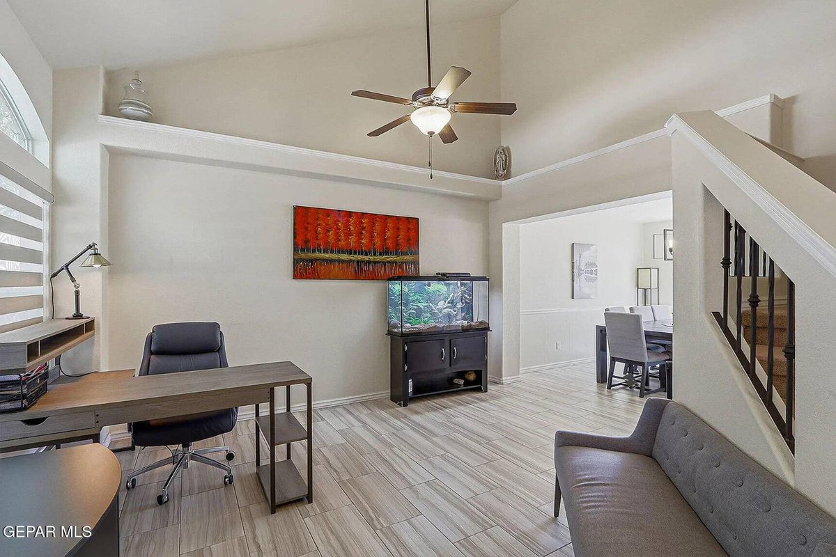 JRod7912's tweet photo. New Listing: 600 VALLEY PLUM AVE, El Paso—4 beds, 3 baths, 2,023 sq ft. $2,900. Schedule a showing. #NewListing
https://t.co/JUxVqrgEAy https://t.co/gvrLEjNy3m