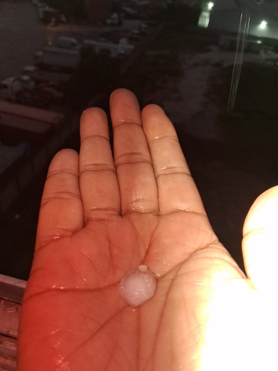 Serluma's tweet photo. #granizo
#lluvia https://t.co/x72207ym5u