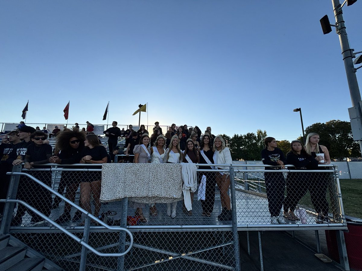 DandurandJason's tweet photo. Friday Night Lights in Shell Country!
Homecoming game vs. Bismarck-Henning
#GoShells @RHS_Shells @RoxanaAthletics https://t.co/UxGX8GWIzZ