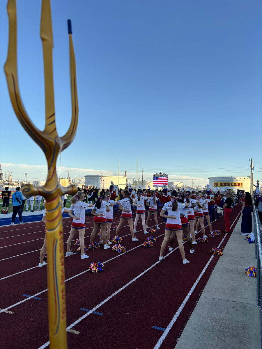 DandurandJason's tweet photo. Friday Night Lights in Shell Country!
Homecoming game vs. Bismarck-Henning
#GoShells @RHS_Shells @RoxanaAthletics https://t.co/UxGX8GWIzZ
