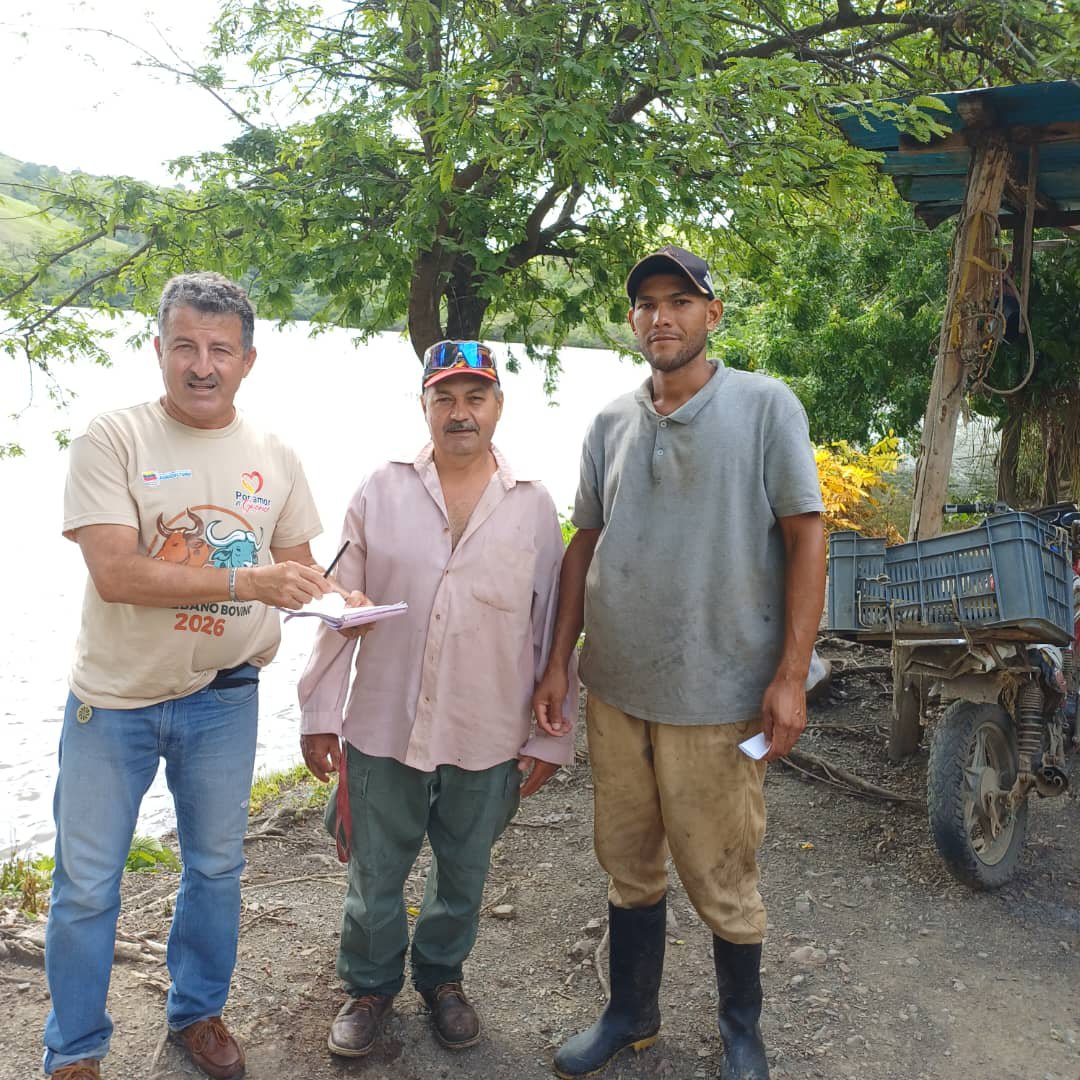 ORTintiguarico's tweet photo. ¡Seguimos en el terreno! 🚜🌾 Más productores atendidos y caracterizados en el municipio Juan Germán Roscio
#Roscio #Guárico #Ganadería #AtenciónAlProductor #SoberaníaAlimentaria #GestiónAgraria https://t.co/Tk3UyZtF3b