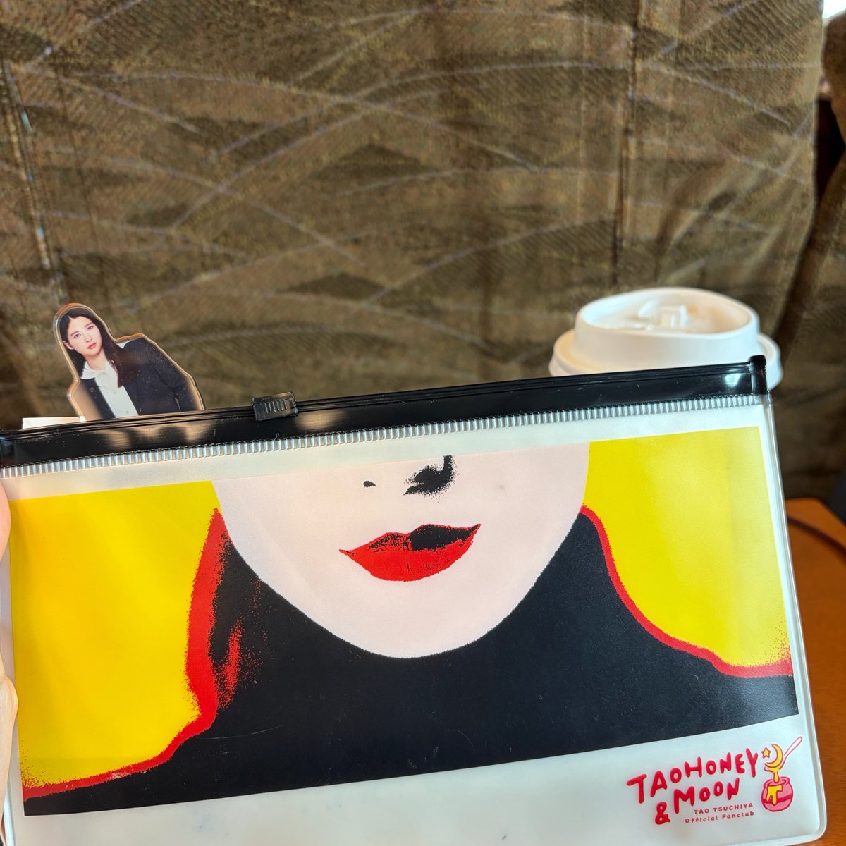 0amta097's tweet photo. 熊本に向けて出発！
チケットも太鳳ちゃんアクスタもこの初期のタオハニポーチに入れてきた🫶　
初熊本たのしみ！！ https://t.co/frg0myIIR9