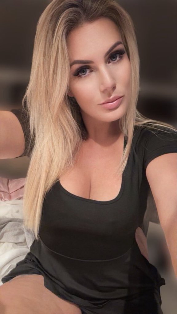 theleawayy700's tweet photo. Pretty or beautiful? https://t.co/TT2gJKMXwU