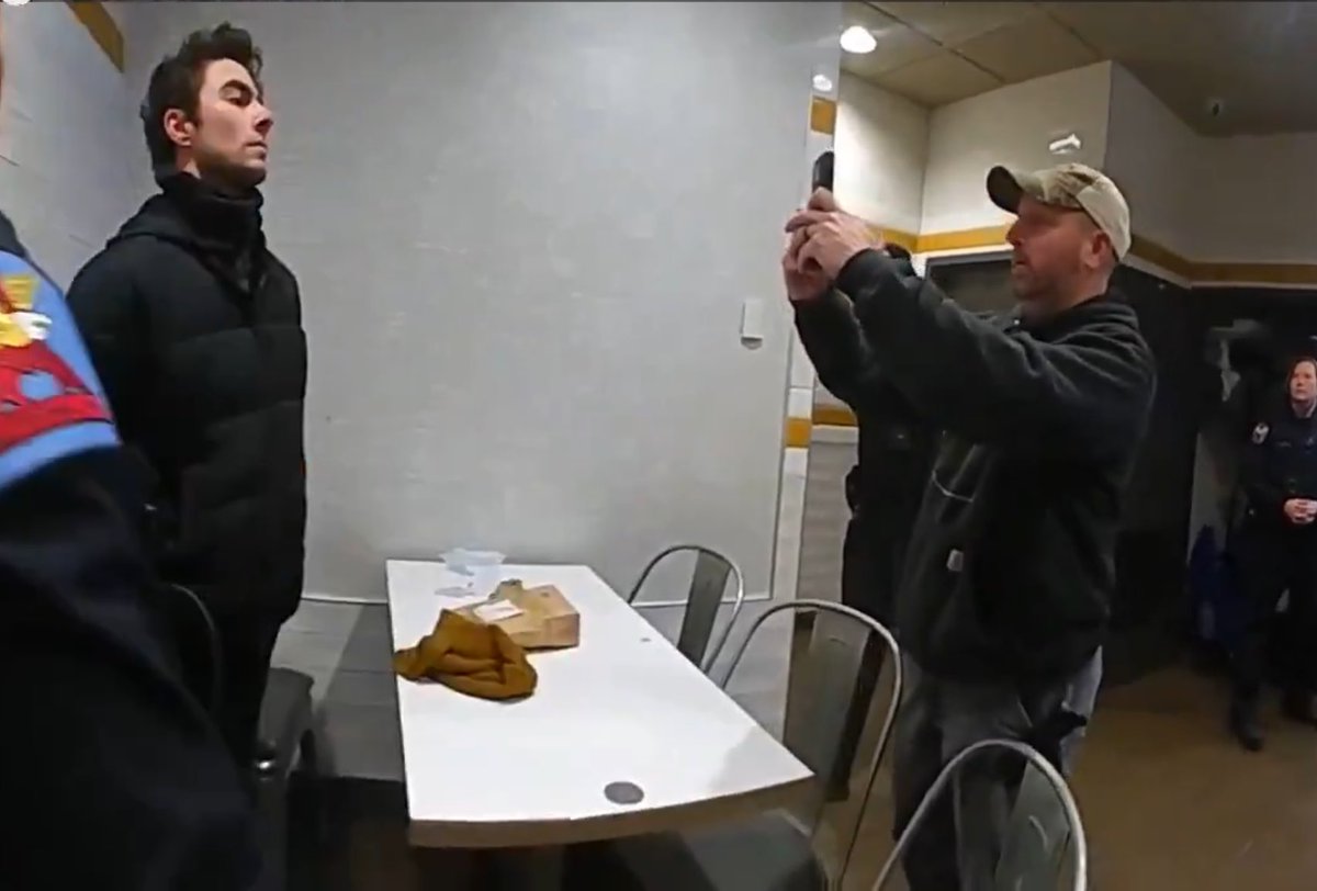 freemangobaby's tweet photo. the setup vs the shot https://t.co/XgYPOzfFhP