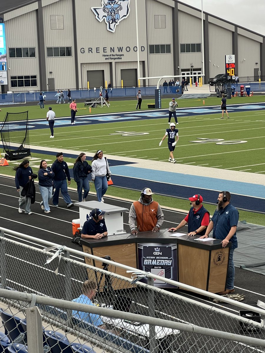 GPowersScout's tweet photo. Former Texas Longhorns great Roy Williams out here for tonight’s action in West Texas 🤘#TXHSFB https://t.co/3B5XazXvQf