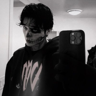 woldkzw's tweet photo. @exyholics @bystarlightz ⠀⠀
Seth Gordon como "Clown"
⠀⠀ https://t.co/6cGGbulAcS
