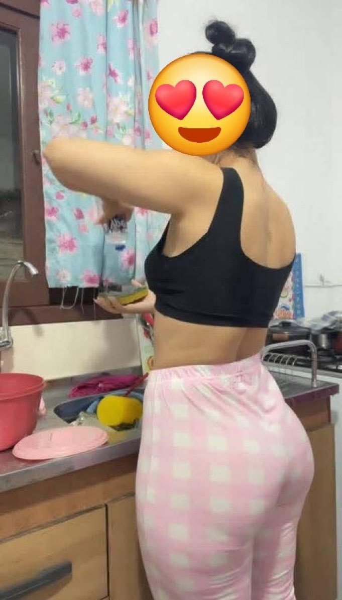 ali_razane_2000's tweet photo. ختك تتغسل مواعن تلعشا ونتا اتمشي تكفت عليها
زعما تكون تتلبس قدامك هكدا بلعاني؟ https://t.co/rSAMjFcfMy