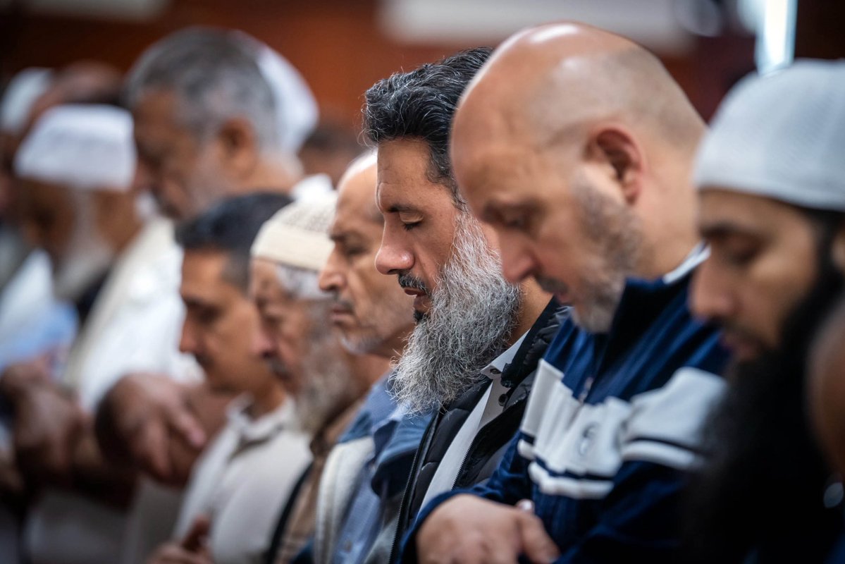 NYCMayor's tweet photo. It was an honor to attend Friday prayers at Beit El Maqdis Islamic Center with Palestinian New Yorkers today.

Like an olive tree, their roots run deep in our city, stretching back more than a century and growing through every generation that has made Bay Ridge home. https://t.co/qnQOiI99sg
