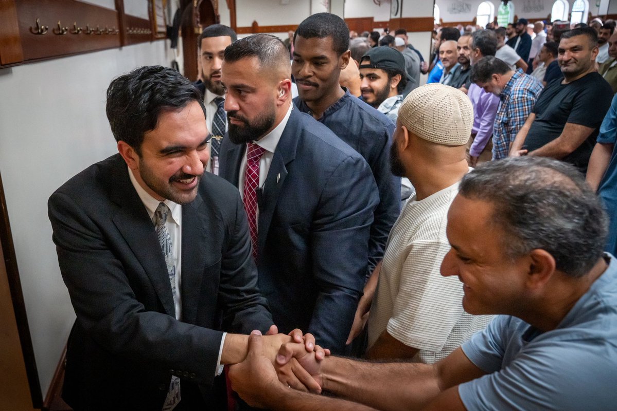 NYCMayor's tweet photo. It was an honor to attend Friday prayers at Beit El Maqdis Islamic Center with Palestinian New Yorkers today.

Like an olive tree, their roots run deep in our city, stretching back more than a century and growing through every generation that has made Bay Ridge home. https://t.co/qnQOiI99sg