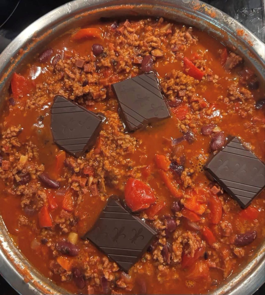 ThrillaRilla369's tweet photo. It’s finally chili season,, so I’m sharing my secret ingredient. Who else puts chocolate in their chili?? https://t.co/JO8VtLaFEM