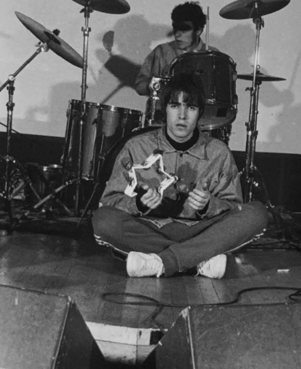 liveforeverdemo's tweet photo. coolest rnr star in the world 🌍 https://t.co/BbJgnE0d40