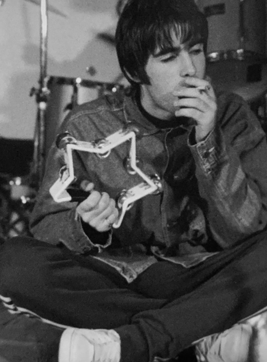 liveforeverdemo's tweet photo. coolest rnr star in the world 🌍 https://t.co/BbJgnE0d40