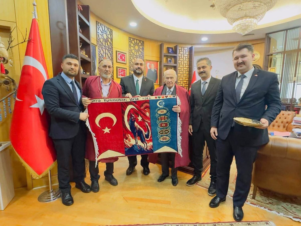 BozkurtCaps's tweet photo. HOŞ GELMİŞSEN TÜRKMEN GARDAŞ 🇹🇷

Bugün Dünya Türkmenleri Birlik Vakfı yönetimi olarak, Türkmen davamızın önemli isimlerinden, Türkmen reisimiz ve Türkmen beyimiz, MHP Genel Başkanı Sayın Devlet Bahçeli Beyefendi ile güzel ve verimli bir istişare gerçekleştirdik. https://t.co/ZZ0hXMjsmx