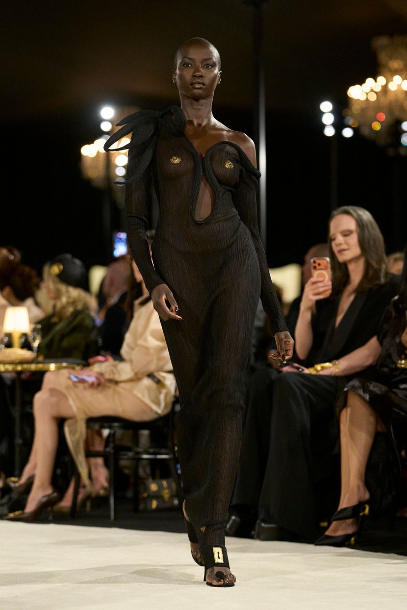 saintdemie's tweet photo. jt in schiaparelli ss27, before the exact look made its runway debut on anok yai ✮ https://t.co/VVXnXiVzJs
