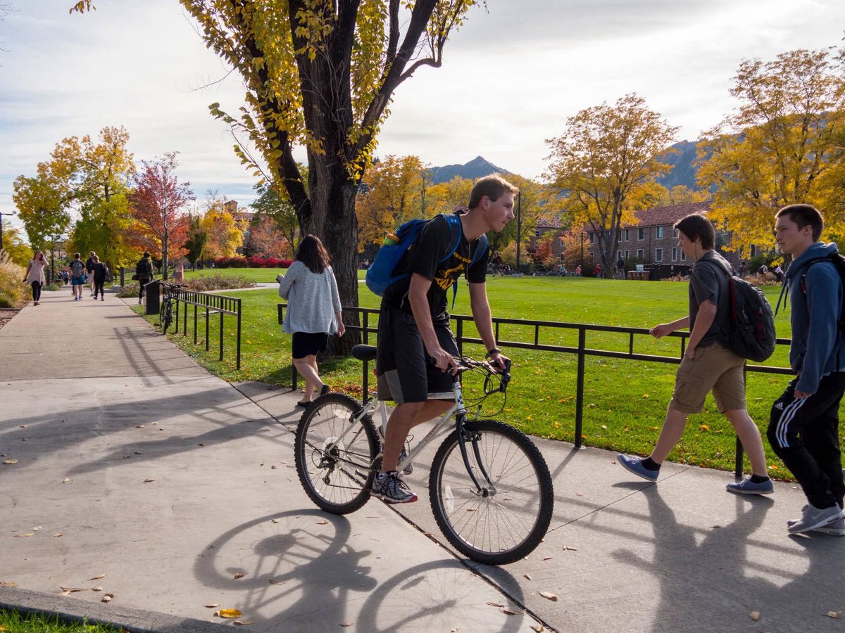 GradBuffs's tweet photo. As we get into October, be sure to check out this month's Graduate School Bulletin for graduation deadlines, funding opportunities, and events that you won't want to miss! Link for details: https://t.co/R67TE8QDdQ https://t.co/6US6MGtniR