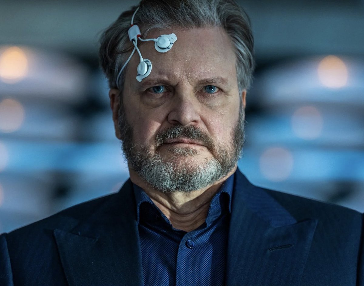 my_back_hurts__'s tweet photo. 『ディスクロージャー・デイ』観てて、あ！ペドロ・パスカルだ！いやビル・プルマンか...？と最後まで誰か分からない状態でエンドクレジットを迎えコ、コリン・ファース⁉︎となったのが面白かった https://t.co/wh144aHPLs