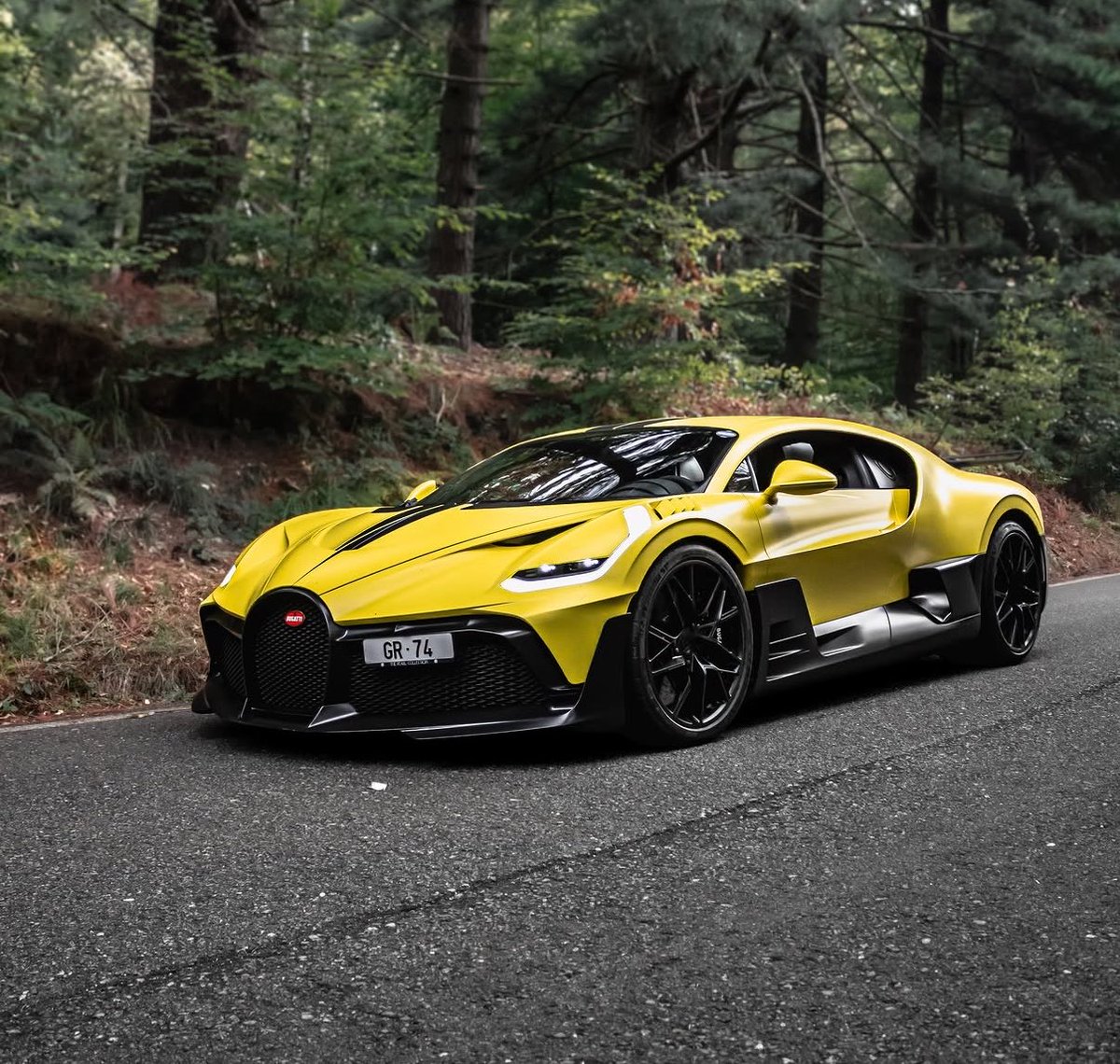 LuxuryCars365's tweet photo. Bugatti Divo ♠️ https://t.co/oOyA2mYlvx