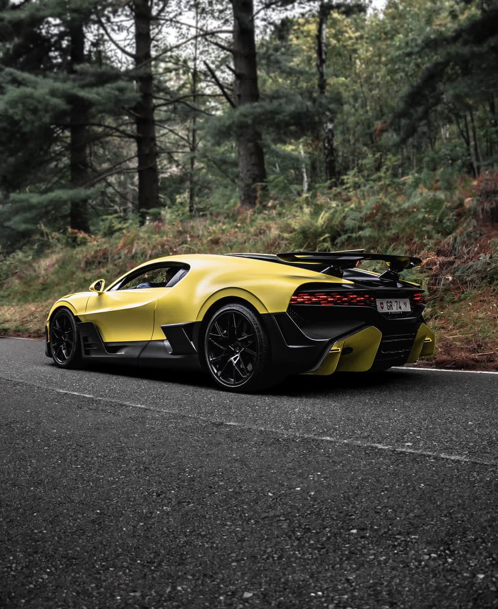 LuxuryCars365's tweet photo. Bugatti Divo ♠️ https://t.co/oOyA2mYlvx
