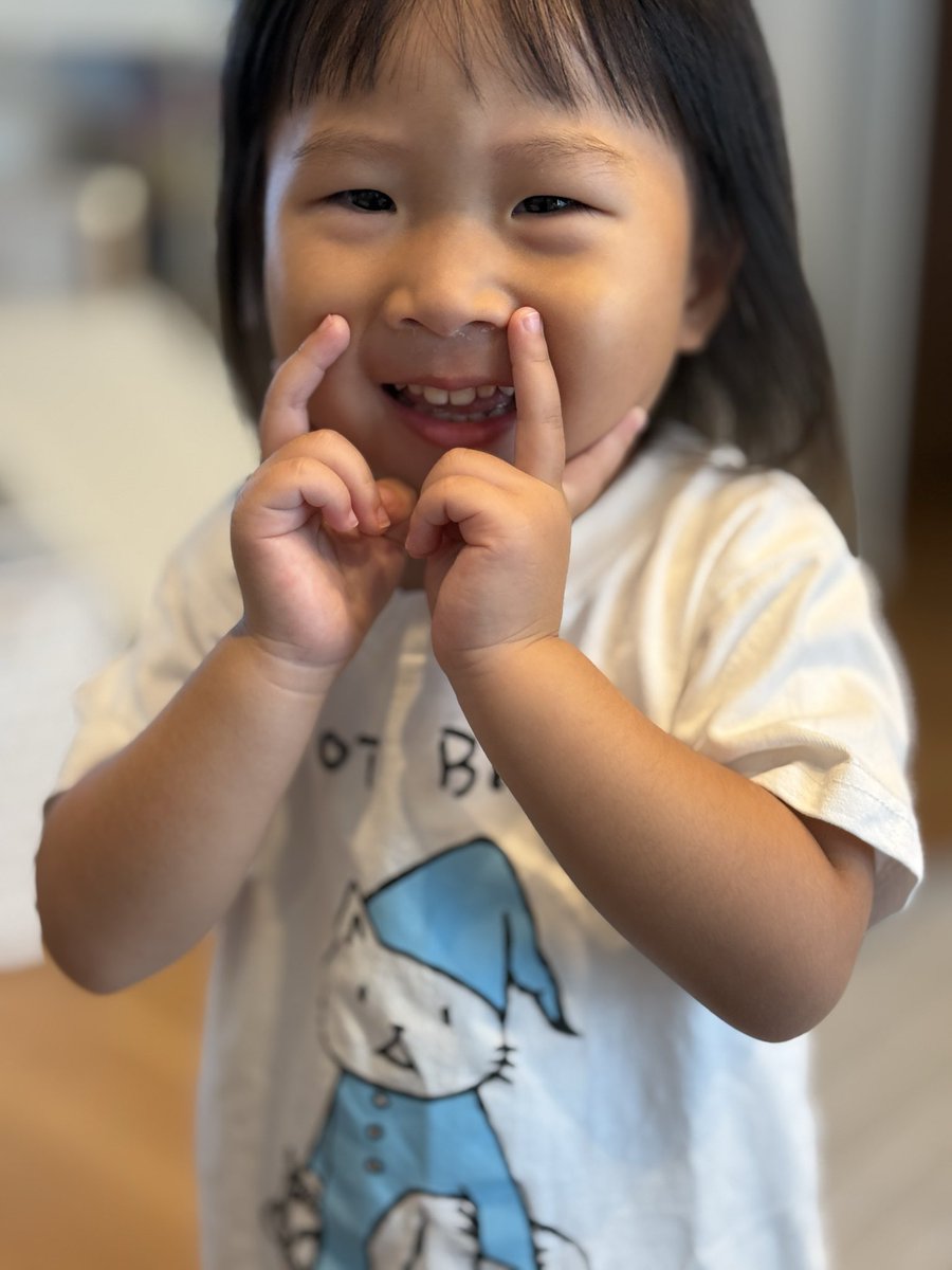 96nekoK's tweet photo. ツアー開始👏
自分はまだまだ先やけど。図らずも娘が選んだTシャツはこれやったわ。
上の子のお下がりやけどまだまだ着れてよかったー
子供服130とかも展開してくれ… https://t.co/VcukW0X9gn