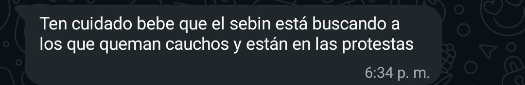 Juanegron's tweet photo. 🚨 | #URGENTE | Desde Venezuela denuncian que funcionarios del SEBIN y de la GNB están grabando a los manifestantes para luego ir por ellos.

¡Ni un paso atrás, Venezuela! https://t.co/gn8OJRCRSH