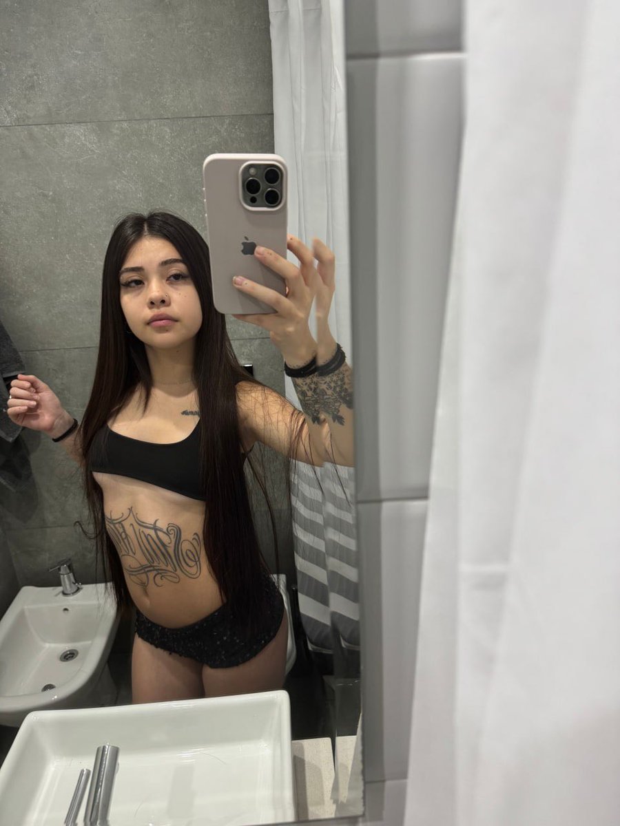 ShadowMaineeX's tweet photo. this is the selfie i_d send at 1am with no context and let u spiral 🌀 https://t.co/cEX7kgOhK1