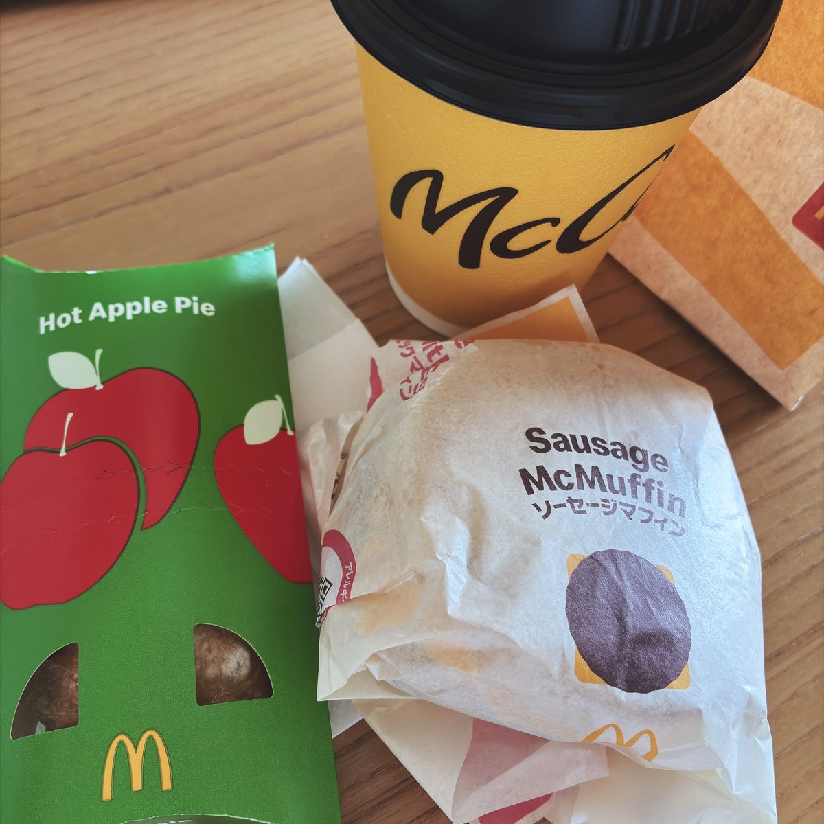 mimimi31245's tweet photo. 爽やかな朝だね☀️
ゴミ捨てついでに隣から
朝マック買ってきた😆🍔 https://t.co/wwV7SLpDWP