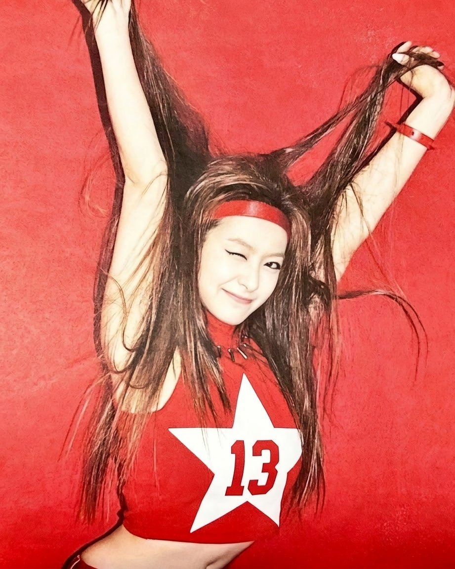 nxgeovanna's tweet photo. imagens raras do photoshoot de hot summer do f(x) https://t.co/PsmGqCxCng