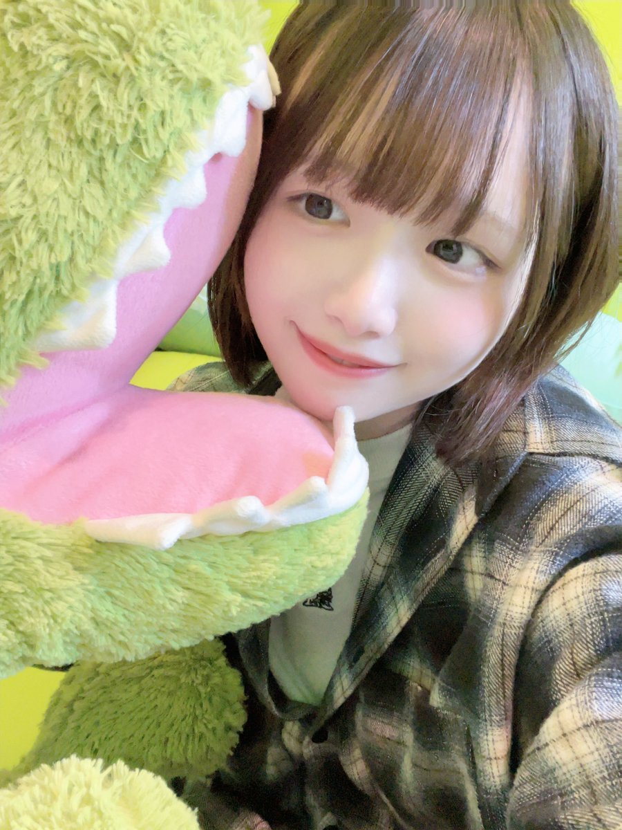 sui_Kitty_z's tweet photo. おはよよよよよー！！！！

最近ちょっと生活リズム戻りつつあるかも？！(ღ✪ｖ✪)

過ごしやすい気温になってきたことだしみんなも恐竜に食われてもこれくらい涼しい顔で過ごしていきましょ〜〜 https://t.co/bYP3HBpXdv