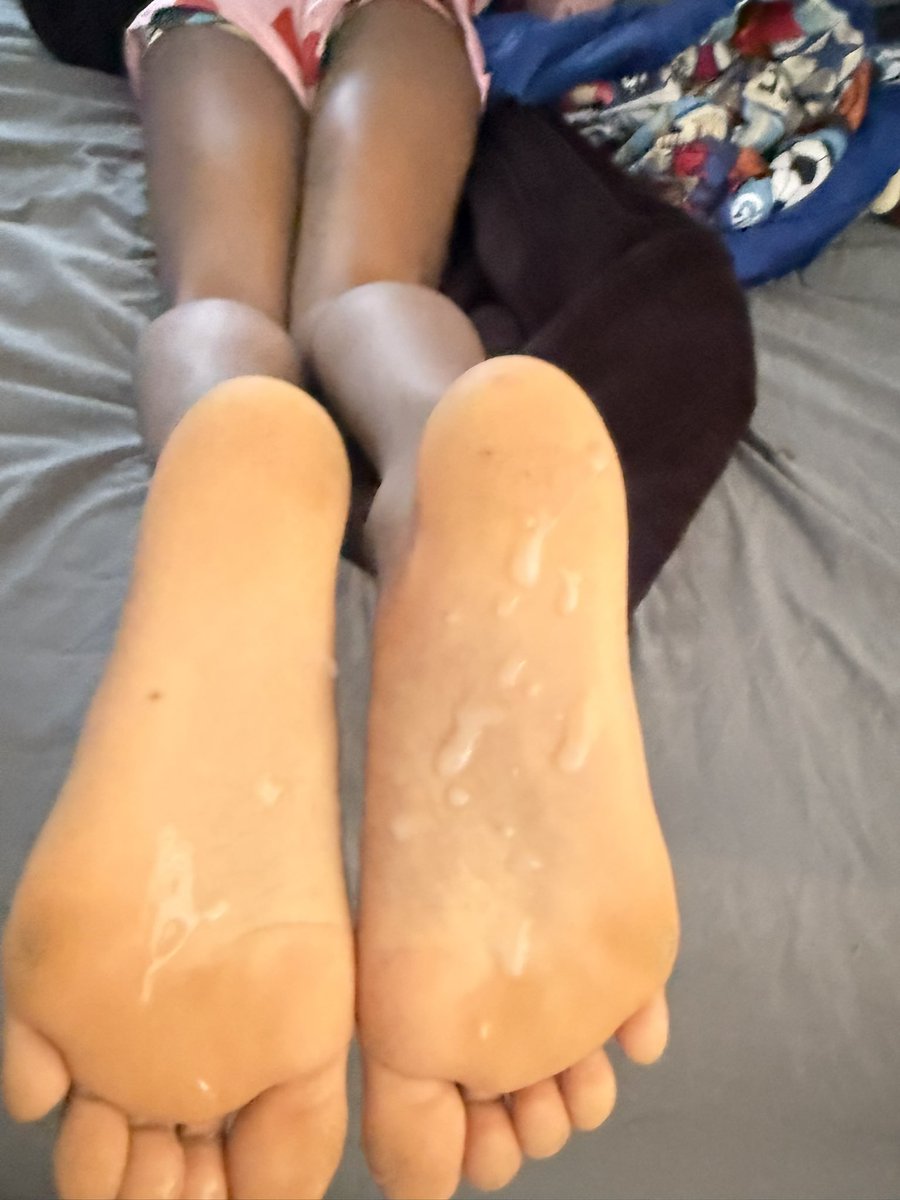 Dolly_Miray's tweet photo. my dirty soles got nut all over it :0 
#feetfetish #footworship #feet https://t.co/tCI0OSJO4L