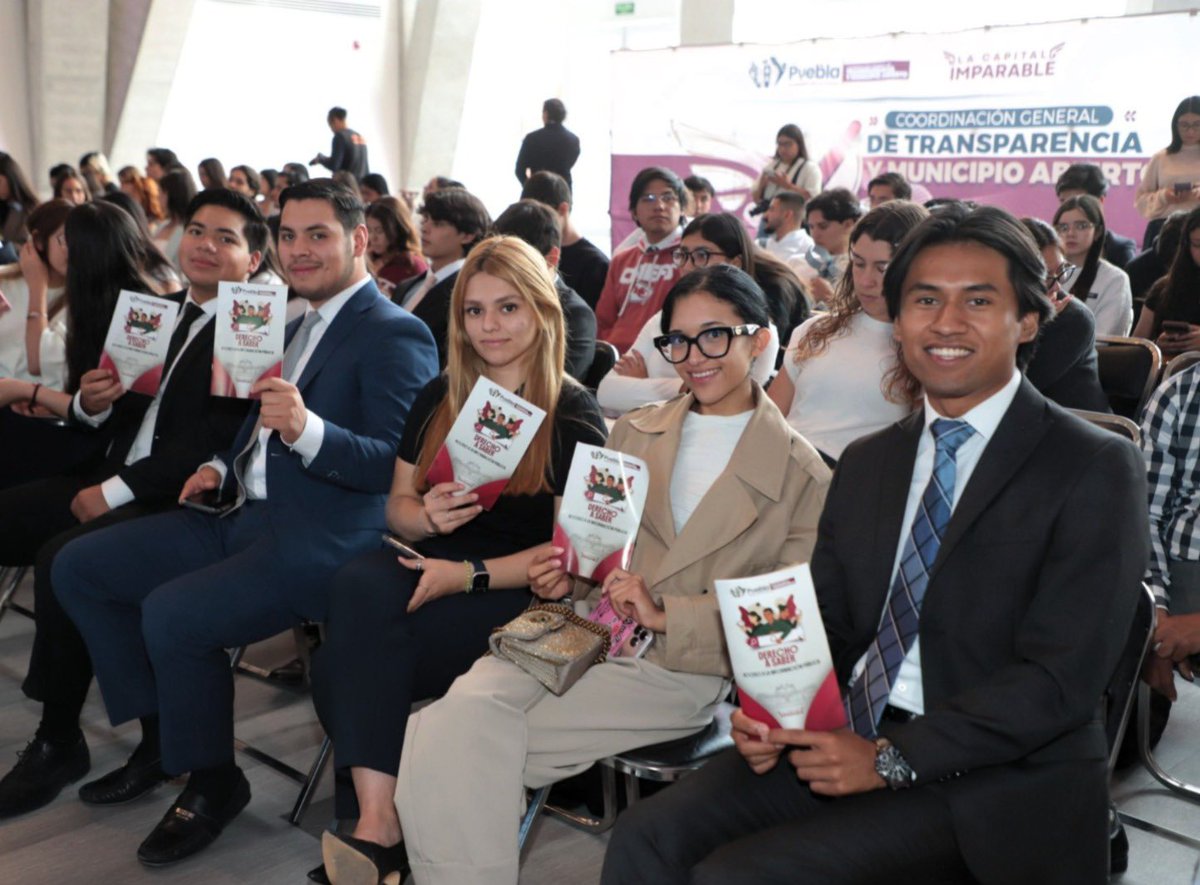 pepechedrauimx's tweet photo. Finalizamos la Semana de la Transparencia con la ponencia “Del Estado Transparente al Estado Inteligente: Desafíos de la Apertura Institucional”, a cargo de @JaimeCerdio, Director de Nexus Analítica, así como con la premiación de los tres primeros lugares del “Maratón Derecho a Saber”. 🔍✍🏼

Mi reconocimiento a las juventudes que se informan, preguntan, buscan respuestas y ejercen su derecho a saber. Su interés fortalece una sociedad más participativa y consciente. 🙋🏻‍♀️🙋🏻