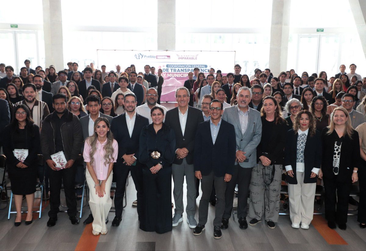 pepechedrauimx's tweet photo. Finalizamos la Semana de la Transparencia con la ponencia “Del Estado Transparente al Estado Inteligente: Desafíos de la Apertura Institucional”, a cargo de @JaimeCerdio, Director de Nexus Analítica, así como con la premiación de los tres primeros lugares del “Maratón Derecho a Saber”. 🔍✍🏼

Mi reconocimiento a las juventudes que se informan, preguntan, buscan respuestas y ejercen su derecho a saber. Su interés fortalece una sociedad más participativa y consciente. 🙋🏻‍♀️🙋🏻
