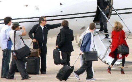 ThrowbackTisx's tweet photo. October 2nd, 2008: Ashley Tisdale boarding a private jet in Paris, France
•#KennyOrtega #CorbinBleu #ZacEfron #VanessaHudgens https://t.co/rbjq5cCaxm