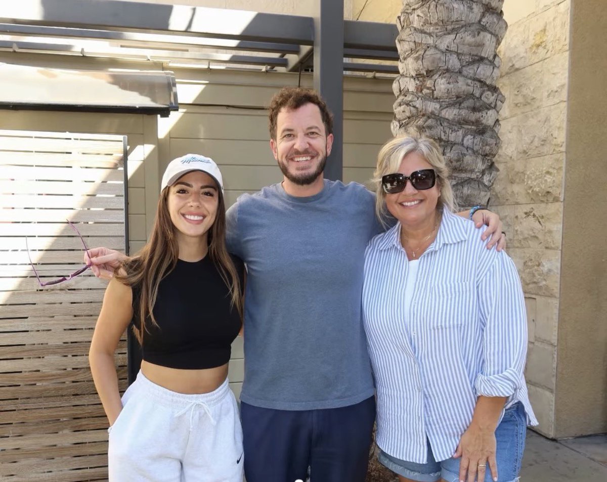 DeeVallaSlay's tweet photo. Dee, Devens &amp; Angela are back together 🥹 icons foreverrrrr #bb28 https://t.co/WCvlF7suQj https://t.co/zCBTnykRNO