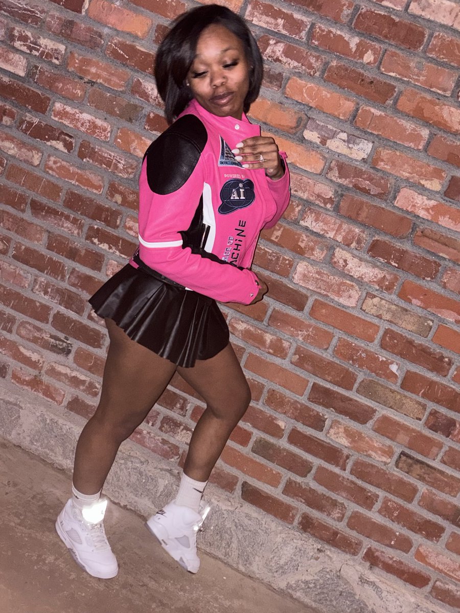 backend_dee's tweet photo. Look me in my eyes and told me I hit different, told her you did it I got me one that listen‼️#DateNight #Jordantwins https://t.co/TSvLGoldX7