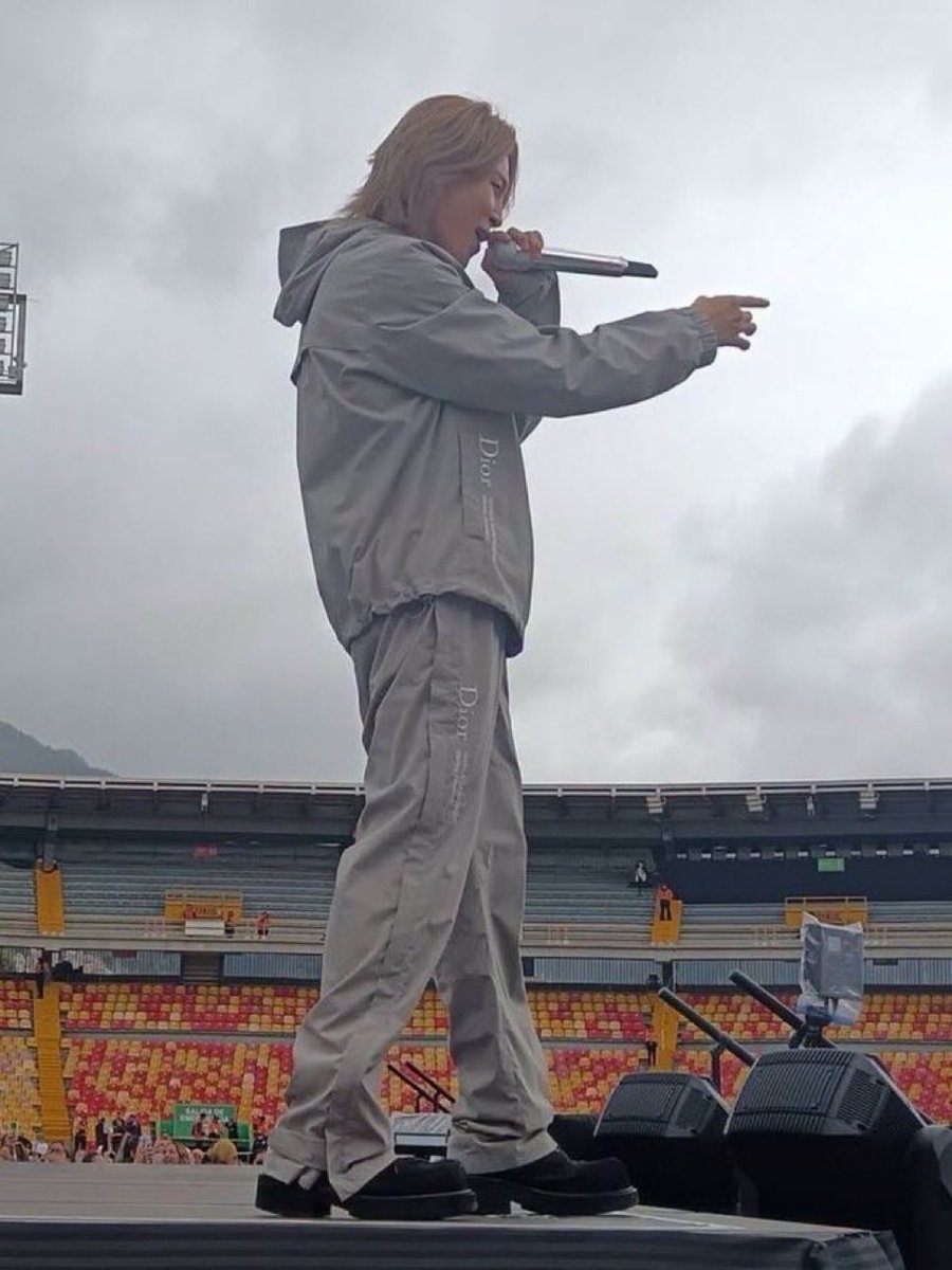 JiminGlobal's tweet photo. The sky is  gloomy, yet Jimin looks majestic against this backdrop🤯 

JIMIN IN COLOMBIA SC-D1
#JIMIN #지민 #ジミン @BTS_twt https://t.co/8HB8OUFVWw