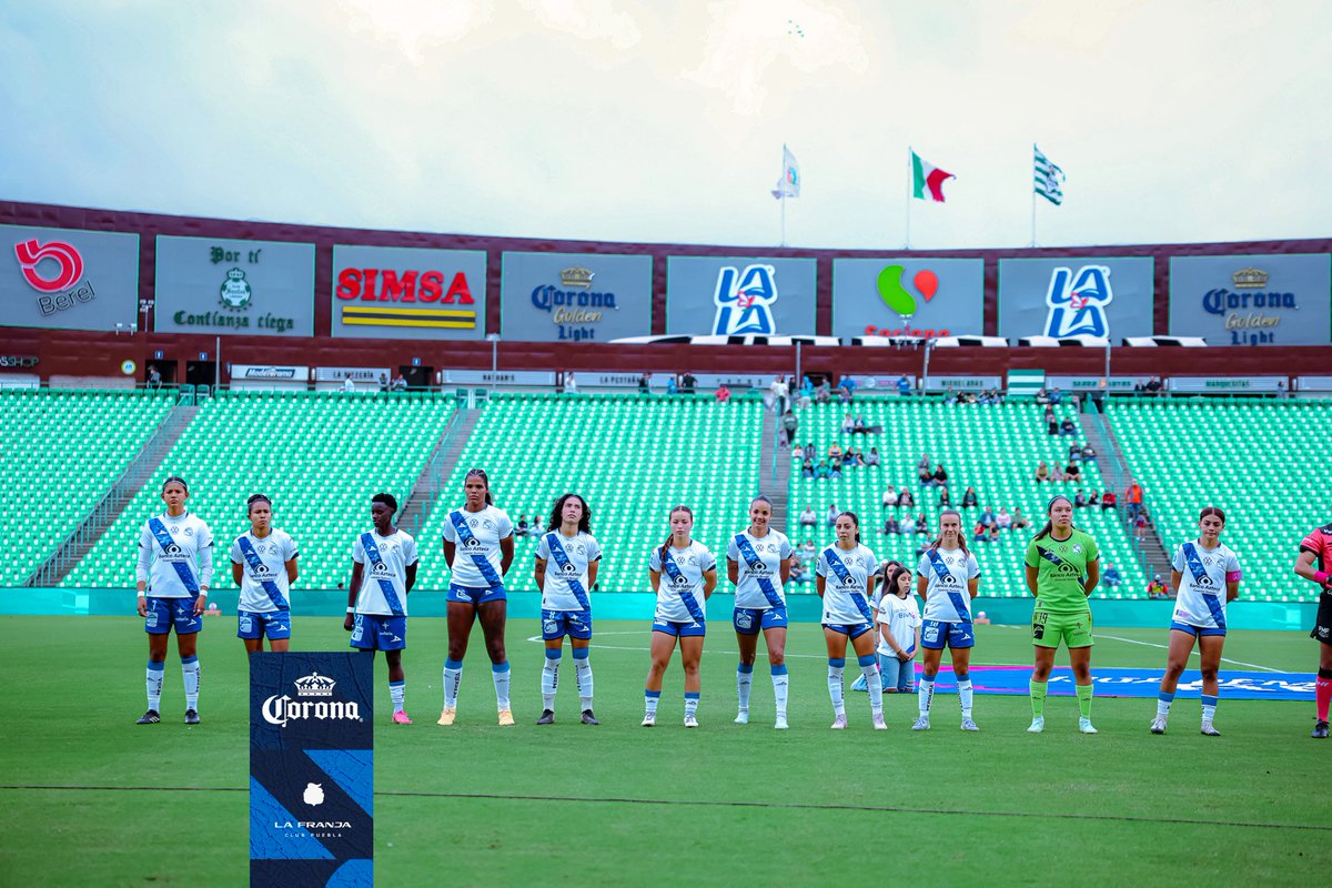 ClubPueblaFem's tweet photo. El equipo de mis amores entró con intensidad a la cancha. 👊🏻🔵

Así inició este partido en el Estadio Corona con La Franja Fem. 🫡

#LaFranjaNosUne🎽 https://t.co/Gc36Y8qaYN