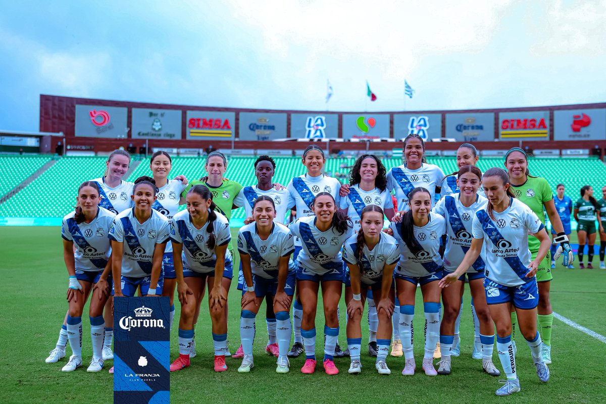 ClubPueblaFem's tweet photo. El equipo de mis amores entró con intensidad a la cancha. 👊🏻🔵

Así inició este partido en el Estadio Corona con La Franja Fem. 🫡

#LaFranjaNosUne🎽 https://t.co/Gc36Y8qaYN