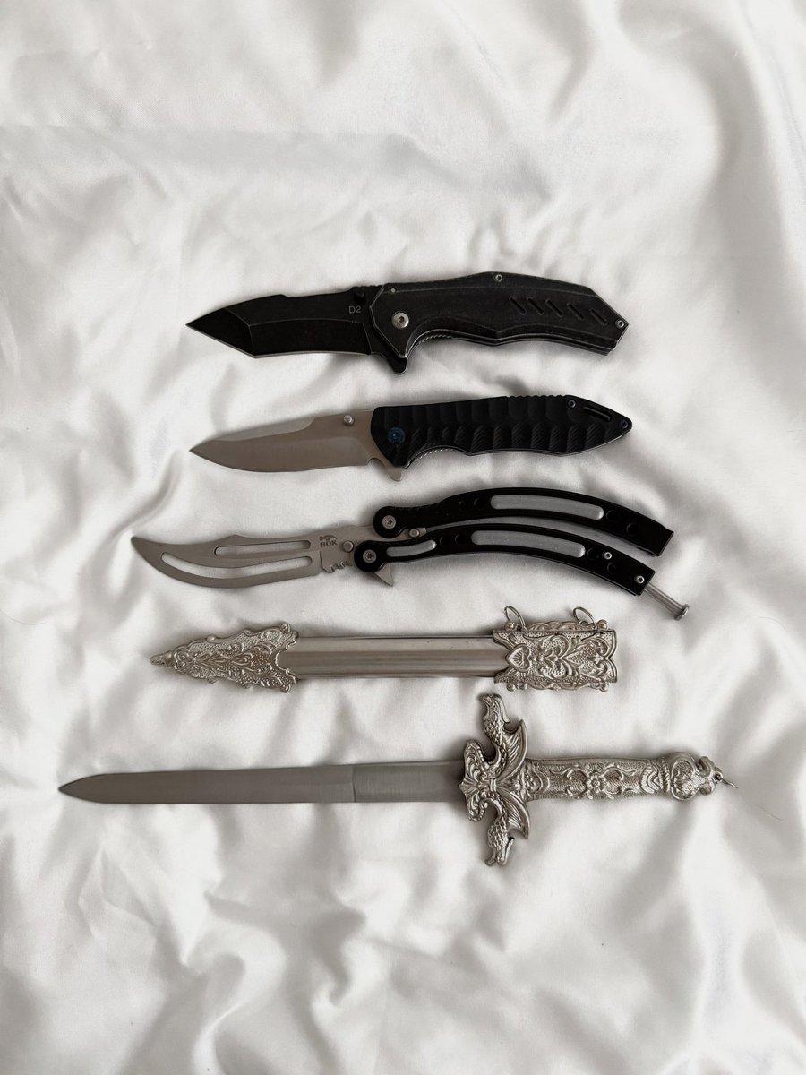 horror____girl's tweet photo. collection <҂3 https://t.co/Z1AAH8P0kE