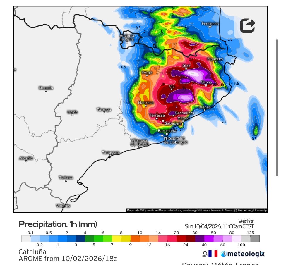 MRSHL0's tweet photo. Acabo de mirar l’hora a hora per la matinada i matí de diumenge de l’Arome que acaba de sortir.

La situació fa certa por. Es donen intensitats i acumulacions que jo personalment no havia vist mai.

Més de 120 litres per hora i acumulacions de fins a 400 litres.

Molta precaució! https://t.co/YzAAWYXITa